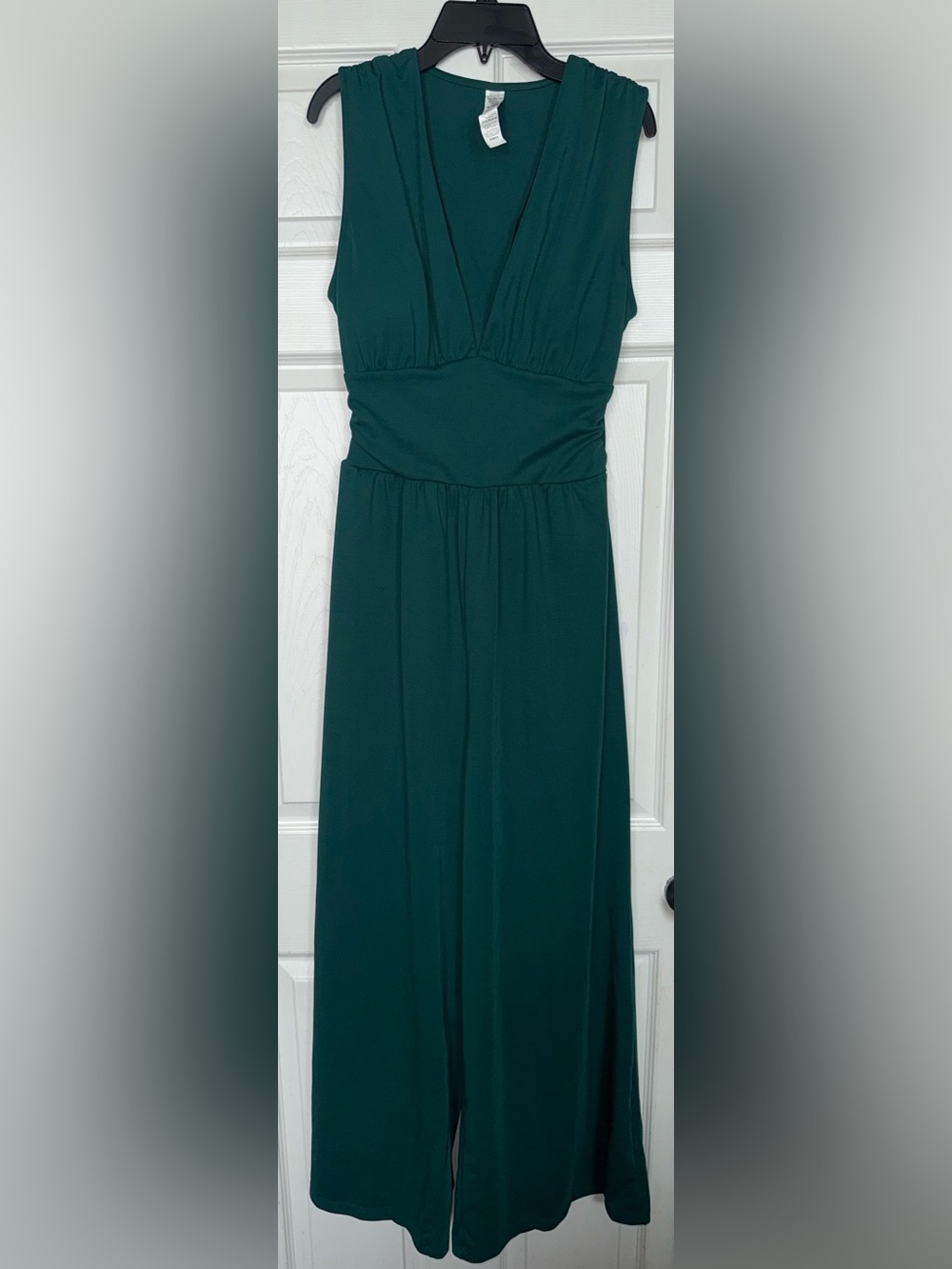HALARA Sleeveless V-Neck jumpsuit